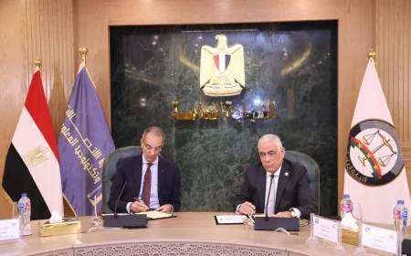 وزير الاتصالات والنائب العام يوقعان بروتوكول تنفيذ 10 مشروعات لتطوير منظومة التحول الرقمي بالنيابة العامة