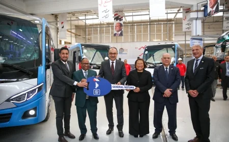 وزير قطاع الأعمال العام يشهد تسليم الدفعة الأولى من ميني باص «نصر ستار»