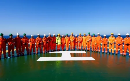 وزير البترول والثروة المعدنية يتفقد حفر أول بئر ببرنامج إيني الإيطالية الجديد في خليج السويس وسيناء