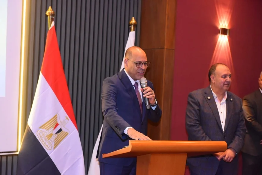 وزير العمل يفتتح  محطتين جديدتين للطاقة الشمسية بمصانع النساجون الشرقيون