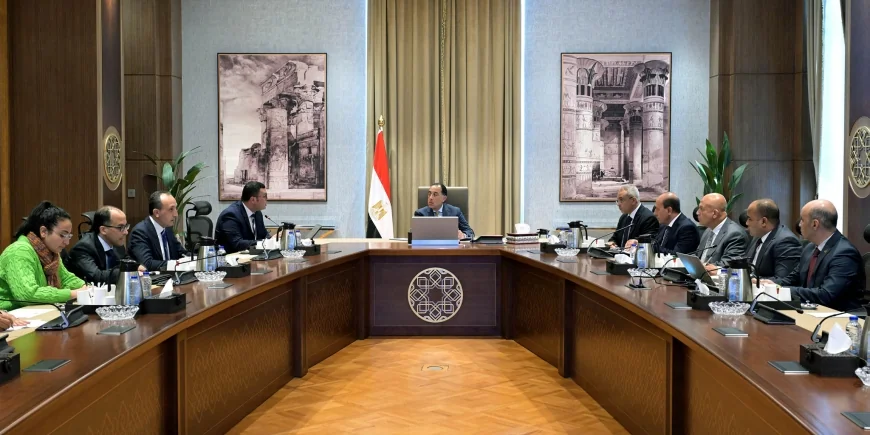رئيس الوزراء يتابع تطوير شبكة الطرق المؤدية إلى مطار الإسكندرية الدولي