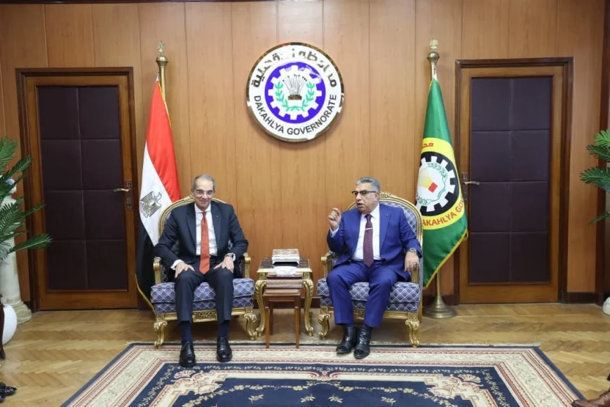 وزير الاتصالات يتفقد مشروعات البنية الرقمية بالدقهلية ويزور شركة القمم السعودية