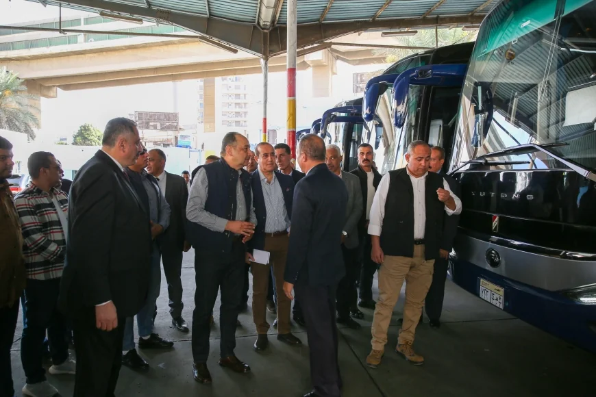 وزير قطاع الأعمال العام يتفقد مركبات سياحية جديدة وورش الصيانة ويؤكد دعم التصنيع المحلي وتحسين جودة الخدمات