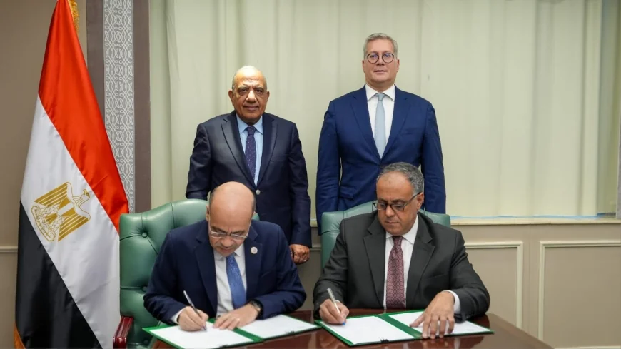 وزيرا الكهرباء والطاقة المتجددة والبترول والثروة المعدنية يشهدان توقيع بروتوكول تعاون بين الهيئة العامة للبترول وهيئة المواد النووية