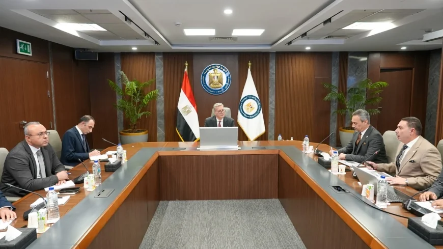 من خلال شركة السهام.. وزير البترول والثروة المعدنية يبحث تطوير آلية تدريب جميع سائقي نقل المنتجات البترولية