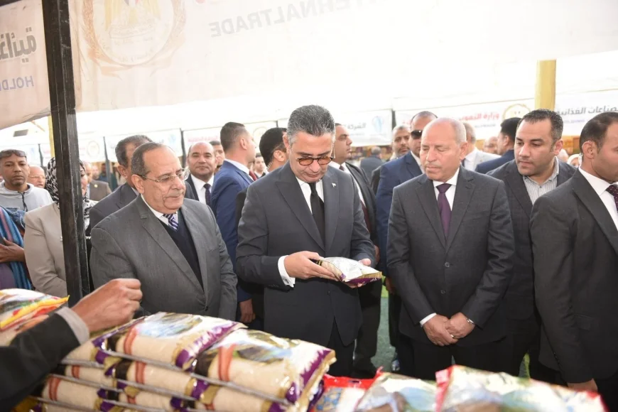 وزير التموين ومحافظ القاهرة يفتتحان سوق «اليوم الواحد» بالمرج لتوفير السلع بأسعار مخفضة