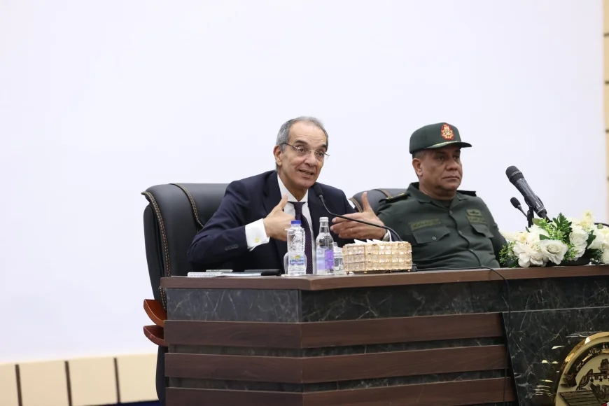 وزير الاتصالات ومدير الأكاديمية العسكرية يلتقيان طلاب مبادرة “الديجيليين” الرئاسية
