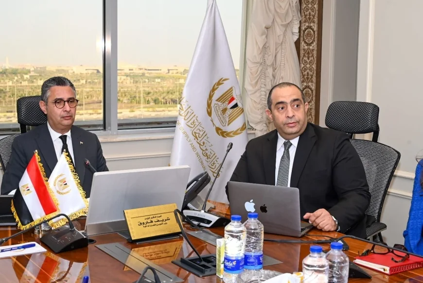 وزير التموين والتجارة الداخلية يجتمع مع رئيس مصلحة دمغ المصوغات والموازين لمتابعة خطط التطوير