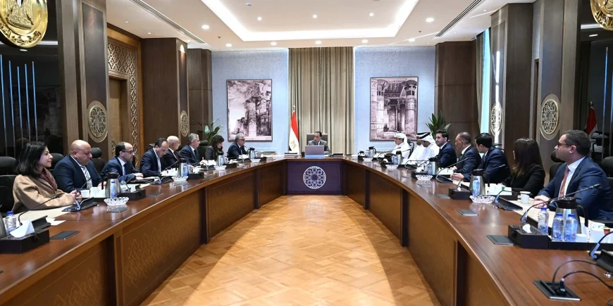 رئيس الوزراء يلتقي الرئيس التنفيذي لشركة "المانع" القابضة القطرية لتعزيز الاستثمار في وقود الطائرات المستدام