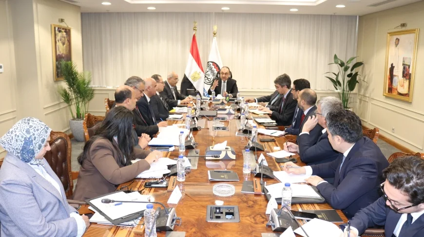 وزير قطاع الأعمال العام يستقبل وفدا رفيع المستوى من مجموعة البنك الدولي لبحث تعزيز التعاون المشترك