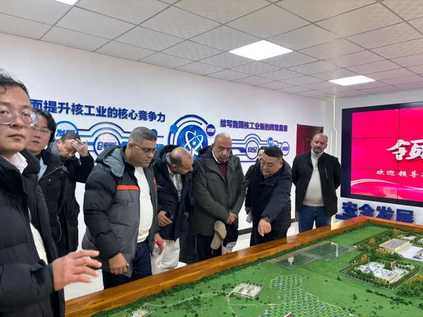 وزير الكهرباء والطاقة المتجددة يزور منجمًا ومصنعًا لاستخلاص العناصر الاستراتيجية بمقاطعة منغوليا الداخلية الصينية