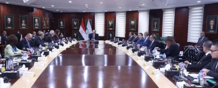وزير الاتصالات يجتمع بمجلس إدارة بريد مصر الجديد