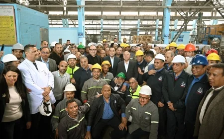 مدبولي يتفقد خط إنتاج سلك الألومنيوم الجديد بشركة مصر للألومنيوم بطاقة 60 ألف طن سنويًا