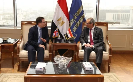 وزير الاتصالات يبحث مع سفير بريطانيا تعزيز الاستثمارات في التعهيد وتكنولوجيا المعلومات ودعم التحول الرقمي
