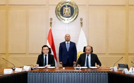 الوزير يشهد توقيع عقد إنشاء مجمع صناعي متكامل للغزل والنسيج باستثمارات 350 مليون دولار بأكتوبر الجديدة