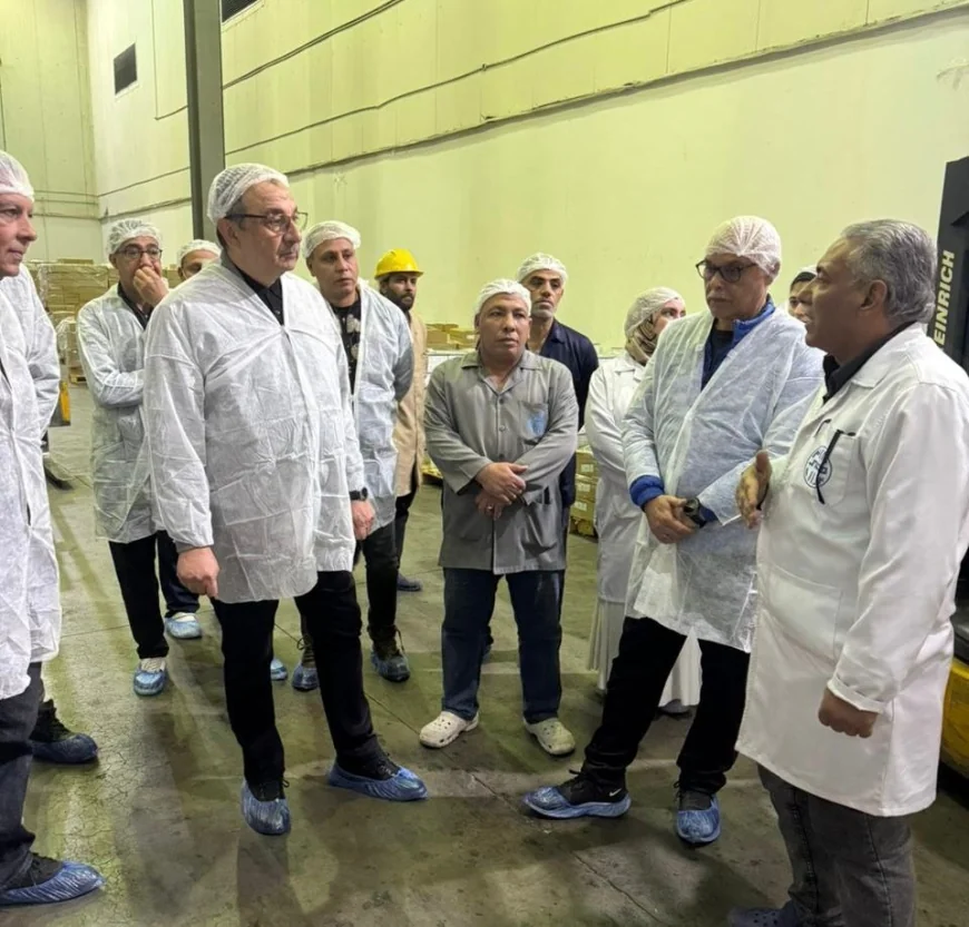 في زيارة مفاجئة.. وزير قطاع الأعمال العام يتفقد مصانع «مصر للمستحضرات الطبية» بالقليوبية