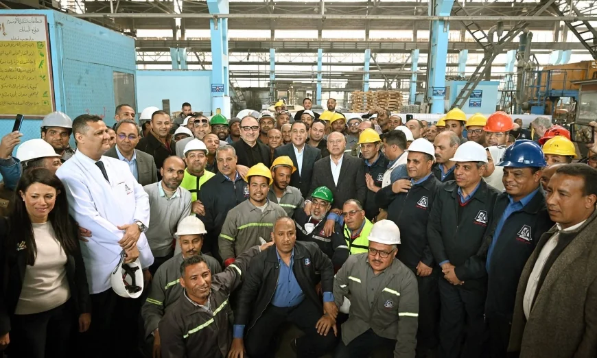 مدبولي يتفقد خط إنتاج سلك الألومنيوم الجديد بشركة مصر للألومنيوم بطاقة 60 ألف طن سنويًا