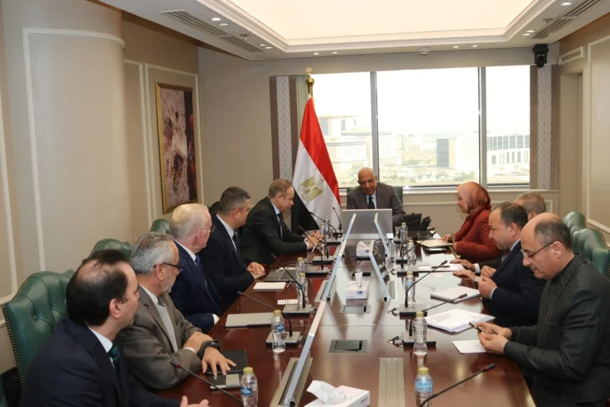 وزير الكهرباء يبحث مع «أكوا باور» السعودية تعزيز التعاون في مشروعات الطاقة المتجددة ودعم الشبكة الموحدة