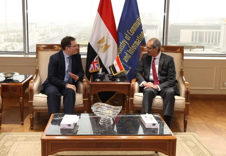 وزير الاتصالات يبحث مع سفير بريطانيا تعزيز الاستثمارات في التعهيد وتكنولوجيا المعلومات ودعم التحول الرقمي