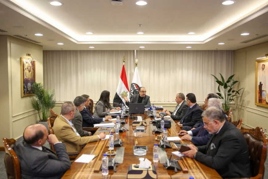 وزير قطاع الأعمال يبحث مع غرف الملابس والنسيج والمجلس التصديري تعزيز الشراكة مع القطاع الخاص وزيادة الصادرات