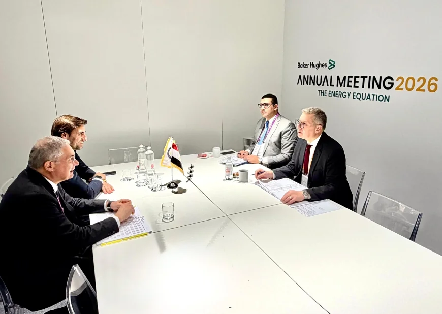 وزير البترول يبحث مع رئيس «سايبم» الإيطالية تعزيز التعاون بمشروعات تنمية الحقول والتحول الطاقي