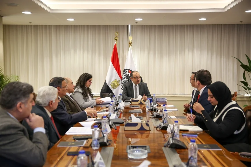 وزير قطاع الأعمال العام يبحث مع مستثمرين أتراك فرص التعاون في صناعة الملابس الجاهزة