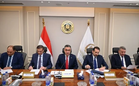 وزيرا التموين والزراعة ورئيس جهاز مستقبل مصر يبحثون مستقبل صناعة السكر