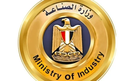 كامل الوزير يوجه إنذارًا للمستثمرين الصناعيين بسرعة بدء تنفيذ المشروعات بالأراضي المخصصة