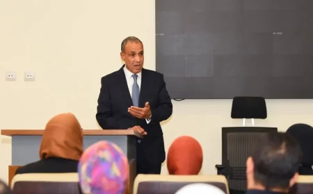 وزير الخارجية يتفقد قطاع التعاون الدولي ويؤكد التكامل بين التحرك السياسي والاقتصادي