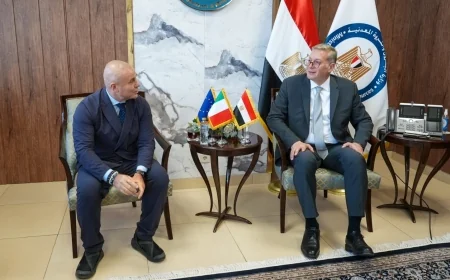 وزير البترول يبحث مع سفير إيطاليا تعزيز التعاون في مشروعات البترول والغاز