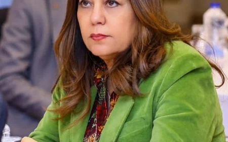 استجابة عاجلة لرفع تراكمات المخلفات بمصرف أبو عوض بالهرم