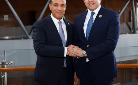 وزير الخارجية يلتقي مدير عام اليونسكو على هامش القمة الأفريقية لبحث تعزيز التعاون في التعليم وحماية التراث