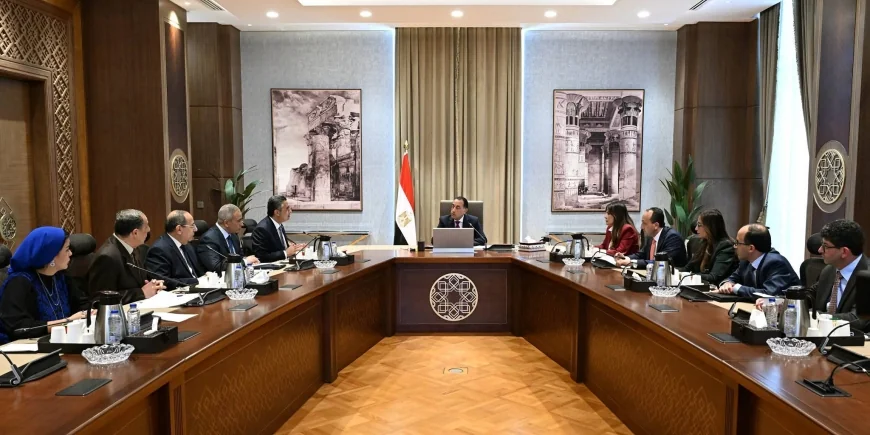 رئيس الوزراء يتابع خطط تطوير صناعة السكر وتعزيز المخزون السلعي استعدادًا لشهر رمضان