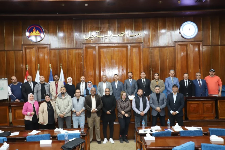 عباس صابر يشهد ختام برنامج «المهارات الذهنية والذكاء الوجداني» بمنار مصر للبترول