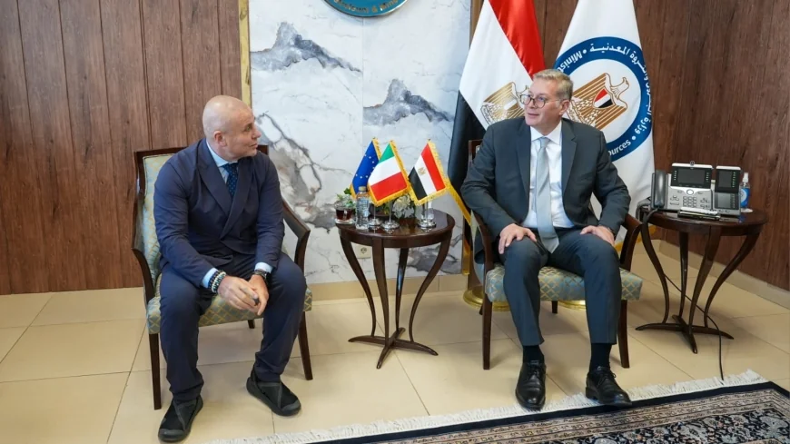 وزير البترول يبحث مع سفير إيطاليا تعزيز التعاون في مشروعات البترول والغاز