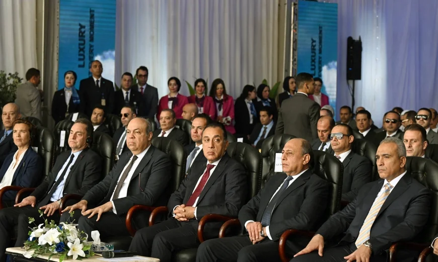 رئيس الوزراء يشهد انضمام أول طائرة من طراز Airbus A350-900 لأسطول مصر للطيران