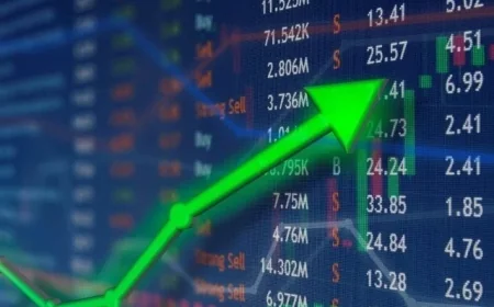 تباين أداء مؤشرات البورصة المصرية في مستهل تعاملات اليوم