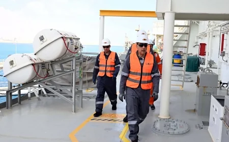 مدبولي يتفقد محطة تداول وتخزين المنتجات البترولية والغاز الطبيعي المسال بميناء سوميد