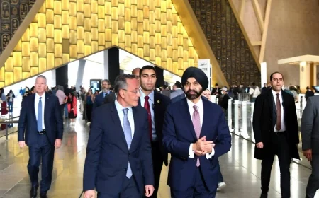 رئيس مجموعة البنك الدولي يزور المتحف المصري الكبير ويشيد بعظمة الحضارة المصرية