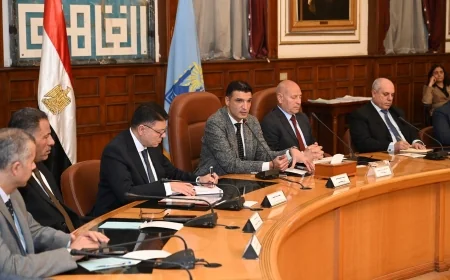 وزير الصناعة ومحافظ القاهرة يلتقيان مستثمري شق الثعبان لحل المشكلات وتسليم 44 عقد تقنين وإطلاق مركز خدمات ومدرسة تدريب للرخام والجرانيت