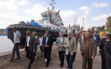 أسامة ربيع يتابع حركة الملاحة في قناة السويس ويرفع درجة الجاهزية للوحدات البحرية ويجتمع بلجنة إدارة الأزمات