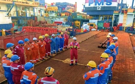 شركة خدمات البترول البحرية PMS تنظم وقفة سلامة شاملة في مواقع العمل والوحدات البحرية لتعزيز ثقافة السلامة المهنية