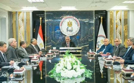 وزير الإنتاج الحربي يناقش خطط العمل مع رؤساء الشركات ويوجه بترشيد الاستهلاك دون التأثير على الإنتاج