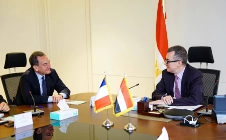 وزير التخطيط يلتقي السفير الفرنسي لتعزيز التعاون الاقتصادي وتوسيع مبادرة "حياة كريمة"