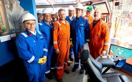 وزير البترول يتفقد سفينة حفر 5 آبار غاز جديدة لشركتي “بي بي” و”أركيوس إنرجي”