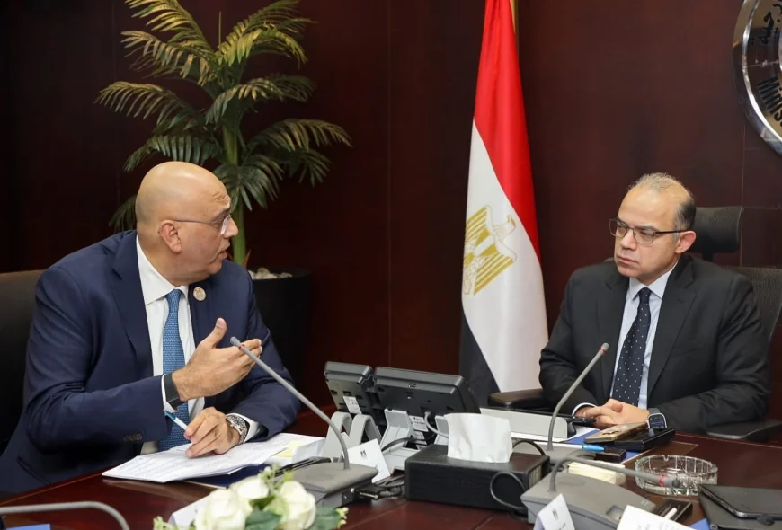 وزير الاستثمار يلتقي رئيس جهاز تنمية المشروعات لتعزيز دعم ريادة الأعمال والمشروعات الصناعية في مصر