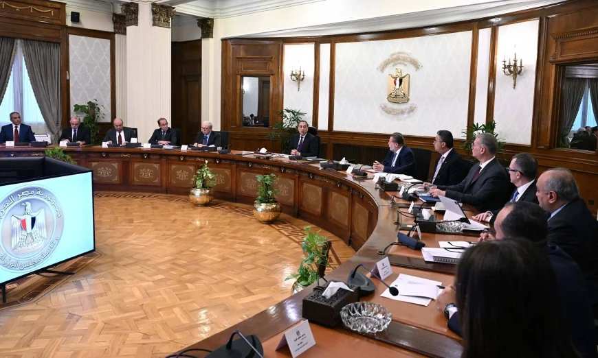 رئيس الوزراء يترأس اجتماع المجموعة الوزارية الاقتصادية لمواجهة تداعيات الحرب ضد إيران وتأمين السلع والنقد الأجنبي