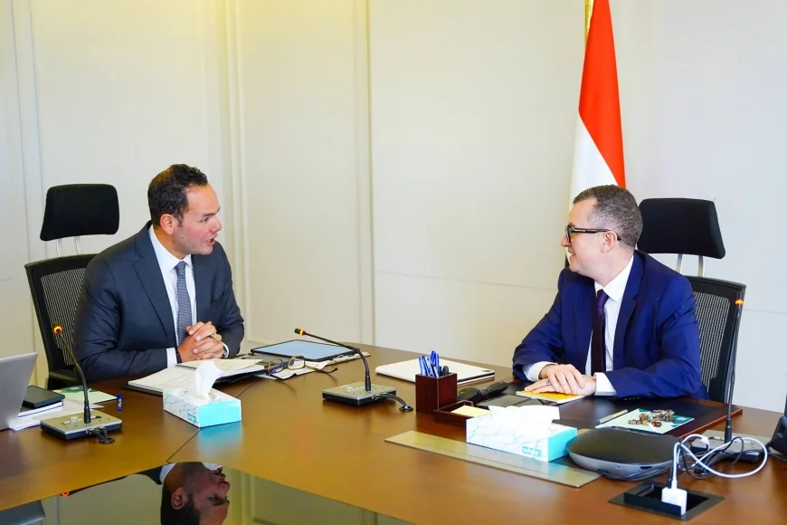 وزير التخطيط يناقش مع رئيس مركز المعلومات دعم متابعة أداء الحكومة وتحليل بيانات «أداء»