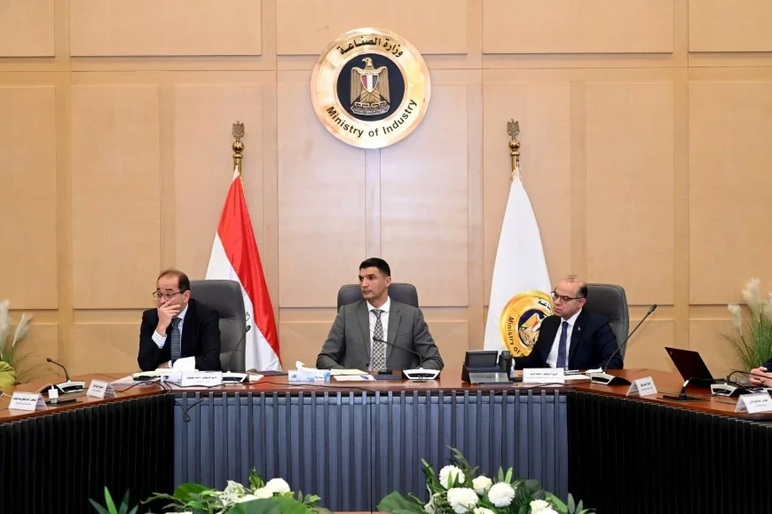 اجتماع حكومي لدعم توطين صناعة السيارات في مصر.. وزراء الصناعة والاستثمار والمالية يبحثون تطوير البرنامج الوطني وتنمية الصناعات المغذية