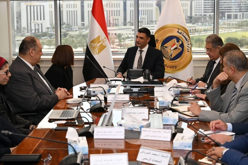 وزير الصناعة يبحث مع جنرال موتورز خططها التوسعية لتعزيز صناعة السيارات في مصر